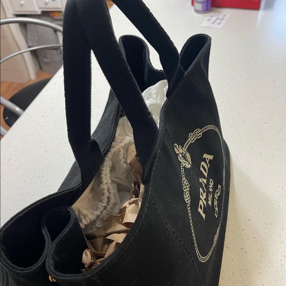 Authentic large prada canapa - Picture 8 of 10